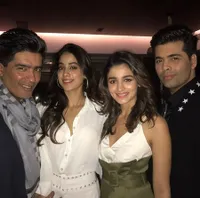 Pesta Sosialita di Rumah Karan Johar, Kareena dan Jhanvi Cantik!