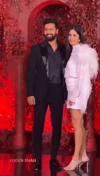 Pesta Ultah Karan Johar ke-50, Dihadiri Puluhan Artis Bollywood - Kalung Salib Aryan Khan anak SRK Jadi Sorotan