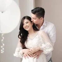 Photoshoot Kehamilan Franda, Serba Putih & Mesra Bareng Samuel