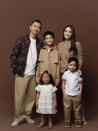 Photoshoot Keluarga Raffi Ahmad Terbaru, Full Team Bareng Anak dengan Tampilan Elegan