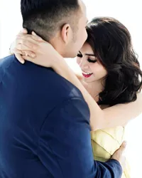 Photoshoot Romantis Momo Geisha Pasca Menikah, Bikin Baper!