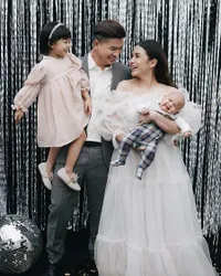 Photoshoot Terbaru Chelsea Olivia & Glenn Alinskie, Pose Bareng Nastusha - Baby Dante