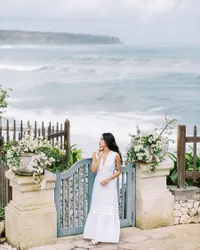 Photoshoot Terbaru Maudy Ayunda di Bali, Cantik Banget Pakai Dress Putih - Aura Pengantin Baru Masih Terasa