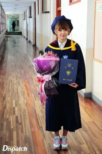 Pictorial Momen Kelulusan Idol K-Pop Dari SMA, Aura Bintang Deh!