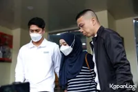 Pilih Maafkan Haters, 12 Potret Rizky Billar Beri Keterangan di Polda Metro Jaya - Gandeng Erat Lesti Kejora