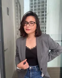 Pilih Tampil Sederhana! 8 Potret Prilly Latuconsina yang Sering Bikin Pria Minder, Ngaku Gak Mau Nambah Luas Tanahnya