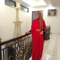 Poppy Bunga, Ibu Muda Berhijab Makin Cantik Bak Sosialita