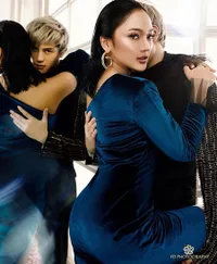 Pose-Pose Hot Marion Jola - Julian Jacob, Bikin Panas Dingin