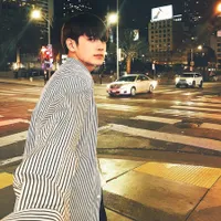 Pose Boyfriend-able Seongwoo WANNA ONE, Serasa Diajak Kencan