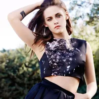 Pose Hot Kristen Stewart Saat Jadi Model, Bikin Pria Berkeringat!
