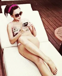 Pose Menggoda Anggita Sari, Artis Yang Diduga Berinisial AS