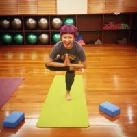 Pose Yoga Riyanni Djangkaru Ini Super Ngeri, Berani Coba?