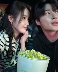 Postingan IU Bareng Byeon Woo Seok di Instagram, Bikin Makin Baper 'PERFECT CROWN'