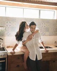 Postingan Raisa Rayakan Anniversary Pernikahan dengan Hamish Daud, 5 Tahun Berumah Tangga Makin Bahagia Bersama Baby Zalina
