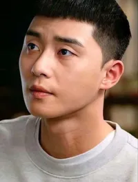 Potret 10 Bintang Drama Korea yang Cocok Banget Dengan Gaya Rambut Buzz Cut: Hyun Bin - Gong Yoo