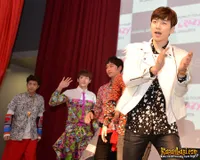 Potret 2PM Berbagi 'Kemesraan' Dengan Fans Saat di Jakarta