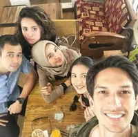 Potret 9 Tahun Kebersamaan BBB, Netizen Dibuat Heboh Gila