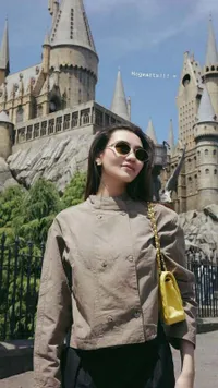 Potret Aaliyah Massaid Gendong Arash saat Liburan di Jepang, Gayanya Tetap Slay
