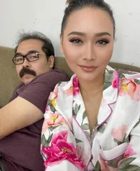 Potret Adam Suseno Suami Inul Jalani MRI, Kebanjiran Bunga - Kiriman Ruben Onsu dan Desy Ratnasari Jadi Sorotan