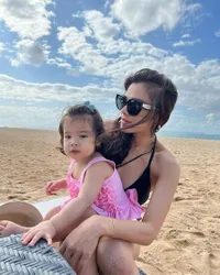 Potret Adinda Bakrie Hot Berbikini di Bali, Ibu 3 Anak Tapi Perutnya Ramping Abis Kayak Barbie