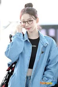 Potret aespa di Bandara Incheon Menuju Indonesia Buat Meet & Greet, Rambutnya Warna-Warni Berbeda