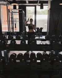 Potret Agnez Mo Spill Kesibukannya Jelang Ultah ke-39, Syuting Serial Hingga Pijat Diri Sendiri