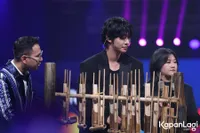Potret Ahn Hyo Seop Main Angklung di HUT SCTV, Akui Sempat Merasa Kesulitan