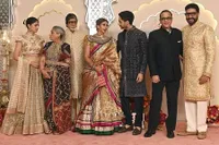 Potret Aishwarya Rai dan Abhishek Bachchan yang Kembali Diterpa Rumor Cerai, Datang Terpisah di Pesta - Like Postingan Tentang Cerai