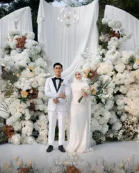 Potret Akad Nikah Dea Annisa dan Mazaki Ahmad, Serba Putih