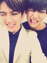 Potret Akrab Baekhyun EXO dan V BTS yang Dulu Sering Dibilang Mirip, Bikin Hati Fans Hangat