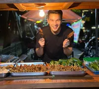 Potret Aktivitas Jonathan Frizzy di Tengah Proses Perceraian, Bikin Bisnis Angkringan Sederhana