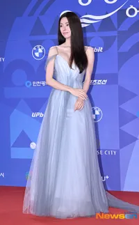 Potret Aktris Dengan Best Dressed di 4th Blue Dragon Series Awards 2025, Yoona dan IU Bagai Princess