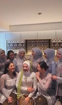 8 Potret Amanda Manopo Jadi Bridesmaid, Tampil dengan Makeup Tipis Biar Fokus ke Pengantin