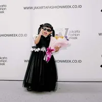 Potret Ameena Anak Aurel Hermansyah Jadi Model Termuda di JFW, Aksinya Gemas Banget