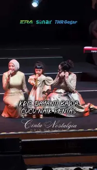7 Potret Ameena dan Azura di Konser Kris Dayanti di Malaysia, Diajak Naik ke Panggung dan Nyanyi Bareng