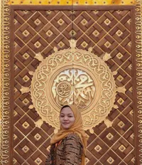Potret Amel Carla Saat Umrah, Cantik Kenakan Hijab