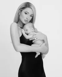 Potret Anak Paris Hilton yang Lahir Melalui Tehnik Surogasi, Dicibir Netizen Karena Memiliki Ukuran Kepala yang Besar