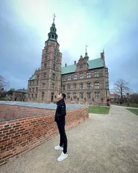 Potret Andi Arsyil Liburan Keliling Eropa, Netizen: Ayu Ting Ting Selalu Gercep Ngelike Duluan Ya