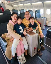 Potret Andien Liburan Musim Dingin ke Eropa Bareng Suami dan Kedua Anaknya, Kawa & Tabi Nggemesin Banget!