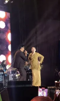 Potret Andre Taulany Duet Bareng Ayu Ting Ting di Konser Dangdut Dangdutan
