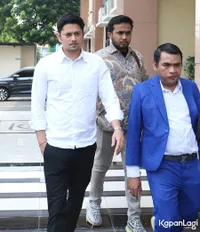 Potret Andrew Andika Jalani Mediasi, Tengku Dewi Putri Tak Kuasa Menahan Air Mata