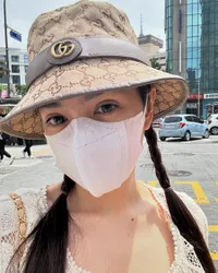 Potret Angel Karamoy Masih Tutupi Wajah Usai Oplas, Jalan-jalan di Korea Sembari Tunggu Hasil Operasi Pulih