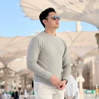 Potret Angga Wijaya Umrah Perdana Tanpa Dewi Perssik, Berangkat Usai Pamer Foto Mesra Diduga dengan Gandengan Baru