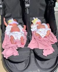 Potret Anisa Rahma dan Suami Momong Bayi Kembar, Asyik Berjemur Bareng - Masih Kayak Mimpi Langsung Asuh Dua Anak