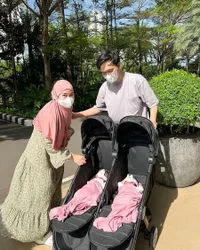 Potret Anisa Rahma Eks Cherry Belle Momong Anak Kembar Usai 4 Tahun Penantian, Aura Keibuan Terpancar Sempurna