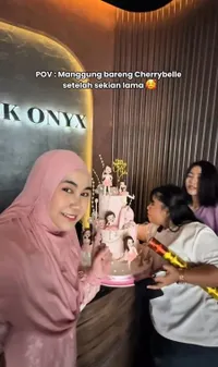 Potret Anisa Rahma Hadir di Meet and Greet Chibi Chibi, Tampil Imut Serba Pink - Bikin Fans Terharu Karena Tampil Formasi Lengkap 