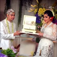 Potret Anniversary 10 Tahun Raffi Gigi, Kenang Foto Zaman Akad Nikah hingga Punya 3 Anak 