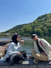 Potret Anniversary Pernikahan Bintang Emon dan Alca, Siap Sambut Kelahiran Anak Pertama