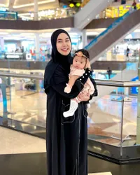 Potret Aqila Anak Bungsu Anisa Rahma yang Sudah Dua Bulan dan Chubby Banget, Dapat Baju Lungsuran Kakak Kembar