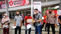 Potret Ari Wibowo yang Terjun Langsung Imbau Warga untuk Ikut Vaksinasi, Demi Tekan Penyebaran Virus Corona